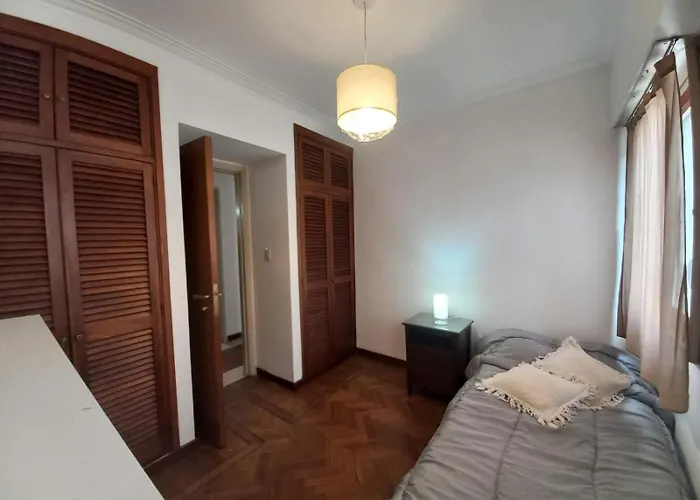 Casa Amplia Para 5 Personas Y Cochera, A Pasos Del Centro