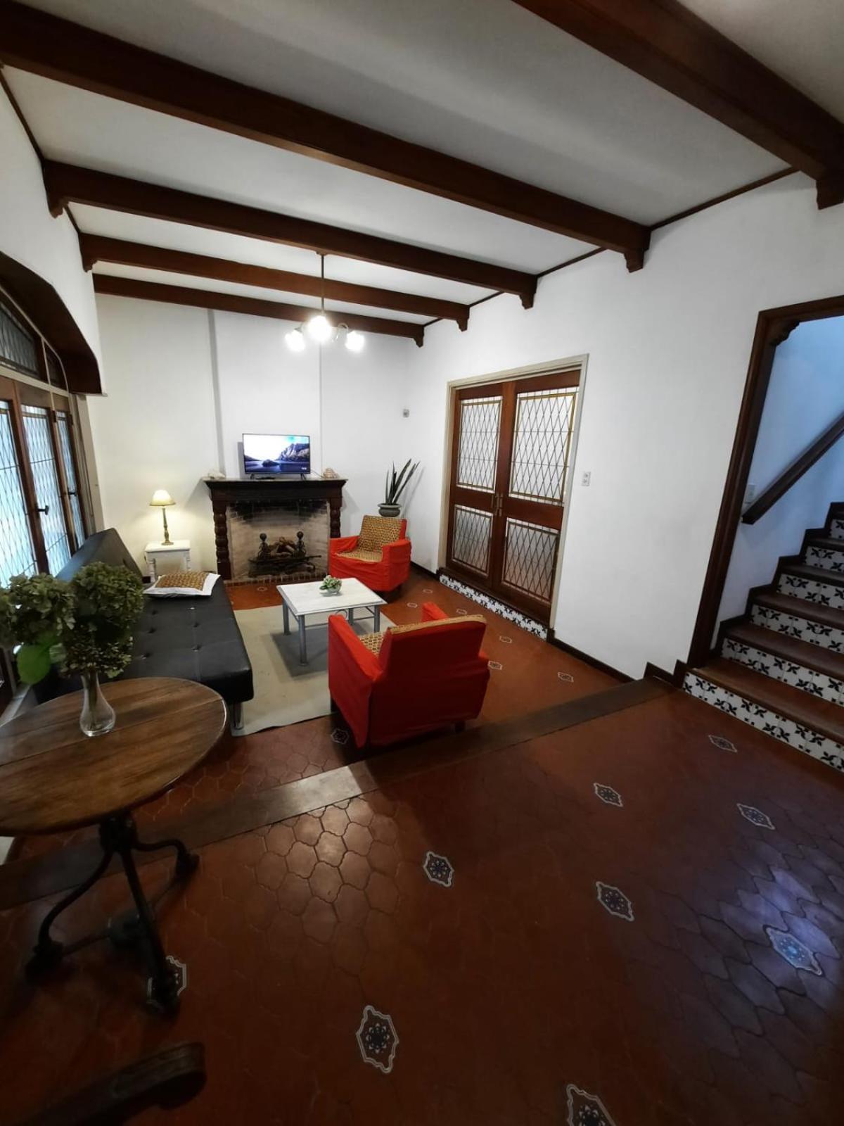 Casa Amplia 5 Personas Y Cochera, A Pasos Del Centro La Plata