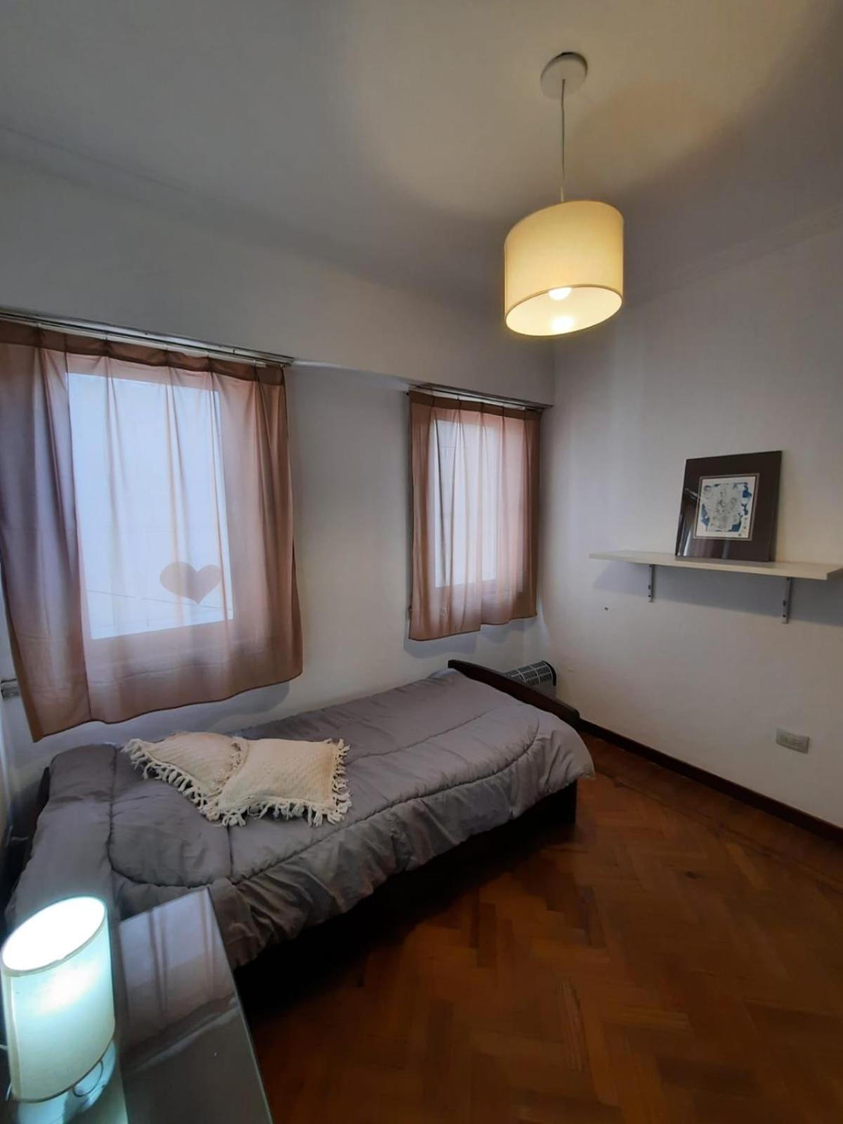 Casa Amplia 5 Personas Y Cochera, A Pasos Del Centro * La Plata
