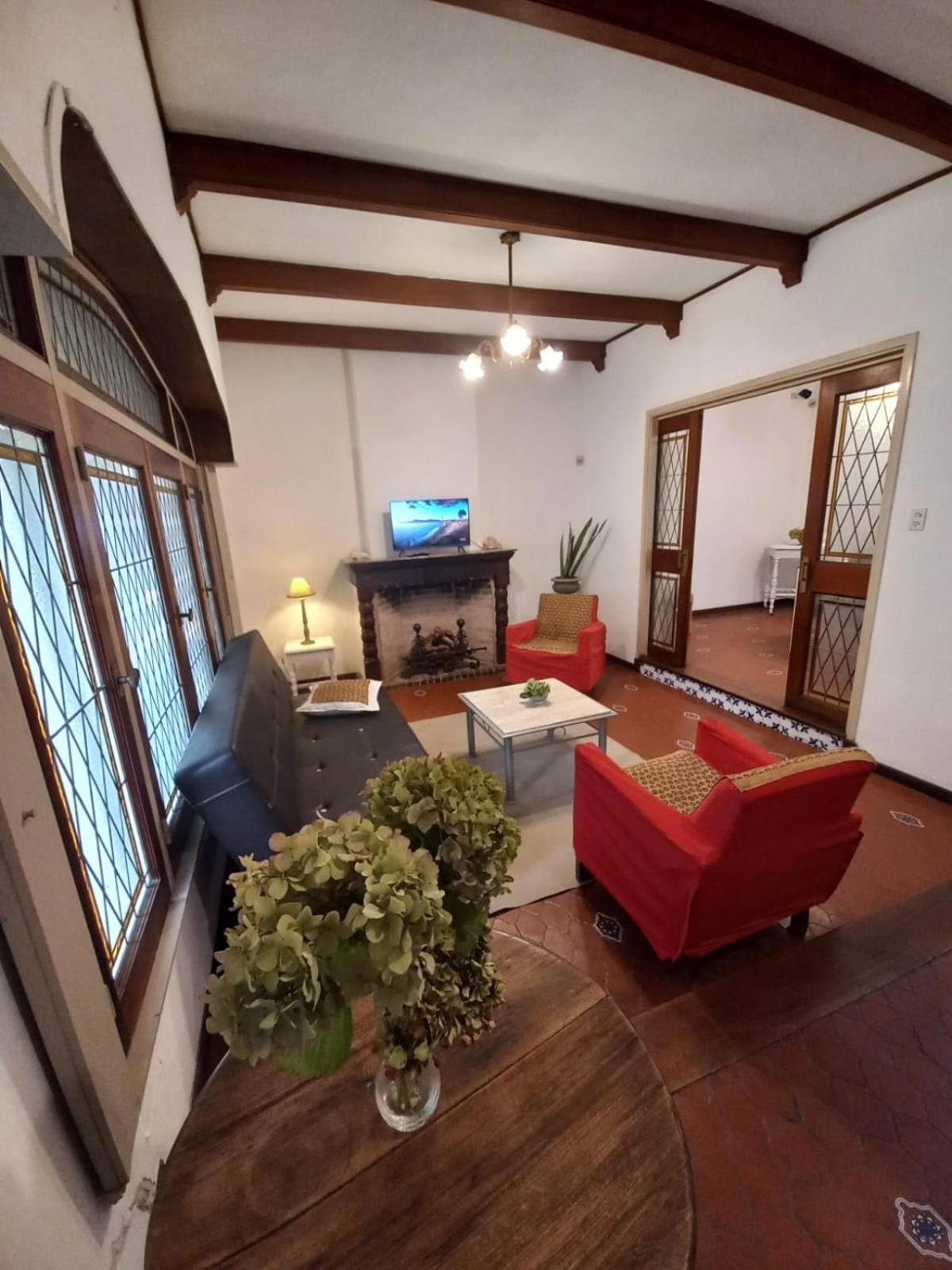 Casa Amplia 5 Personas Y Cochera, A Pasos Del Centro Holiday home