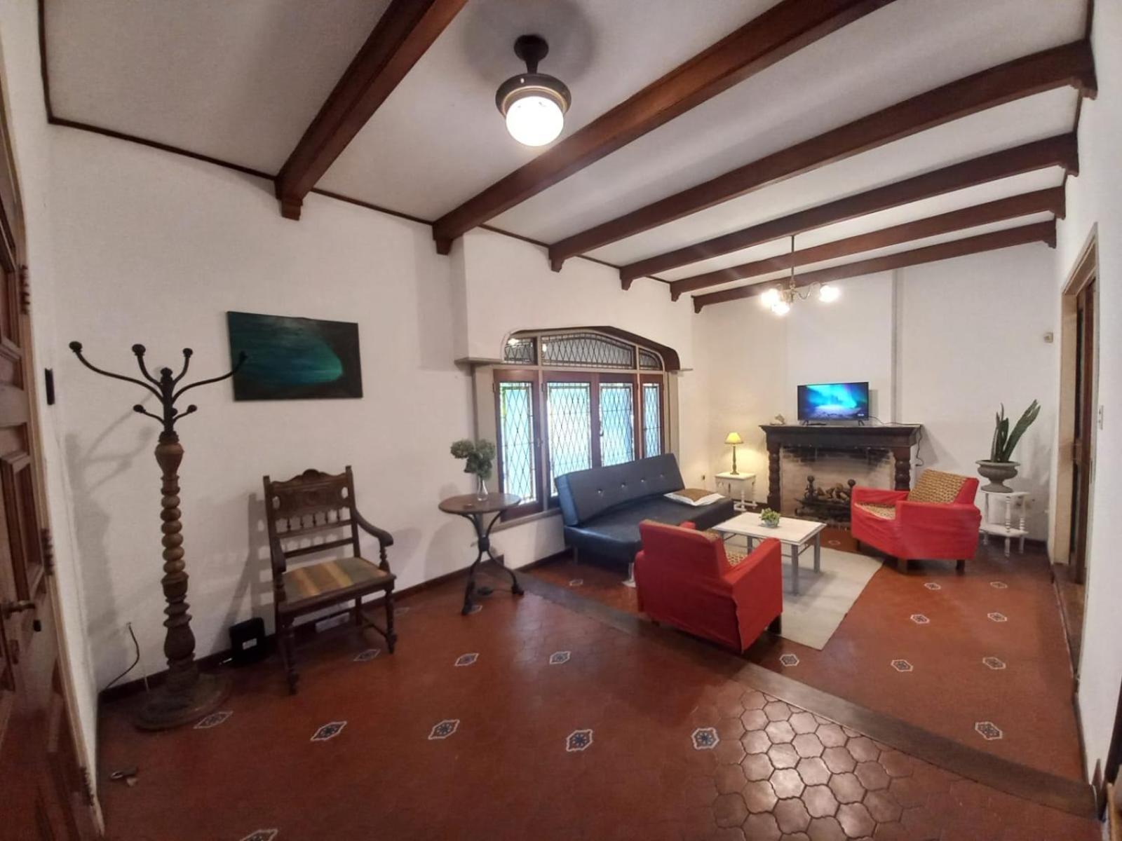 Casa Amplia 5 Personas Y Cochera, A Pasos Del Centro Holiday home La Plata