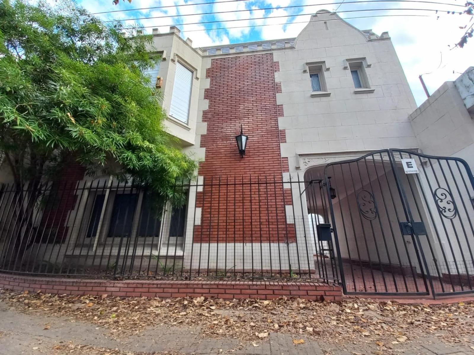 Holiday home Casa Amplia 5 Personas Y Cochera, A Pasos Del Centro La Plata